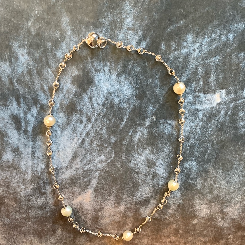 Di Modolo white gold and pearl necklace.